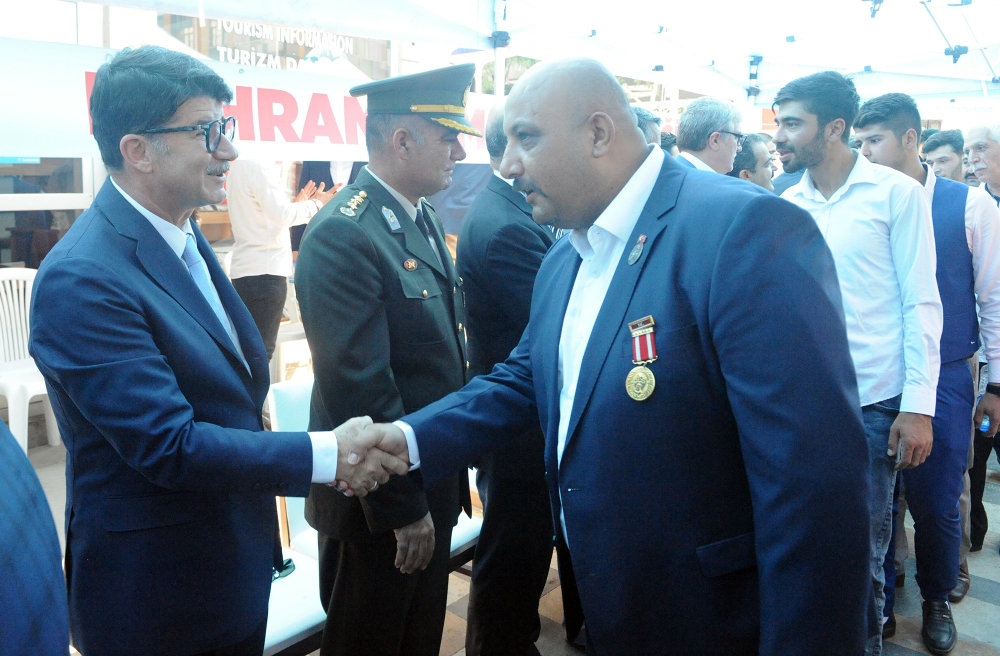 KAHRAMANMARAŞ’TA PROTOKOLLE HALK BAYRAMLAŞTI 5