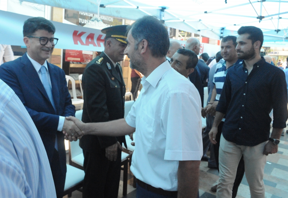 KAHRAMANMARAŞ’TA PROTOKOLLE HALK BAYRAMLAŞTI 6