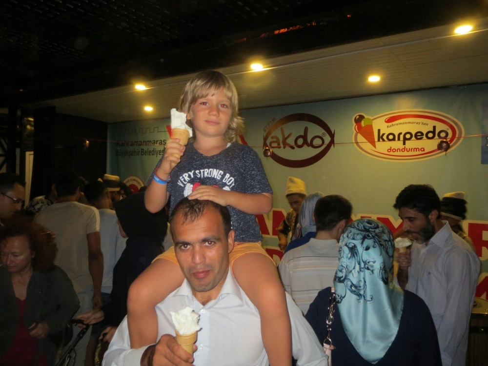 DONDURMA TIRI İSTANBUL ÜSKÜDAR MEYDANINDA 11