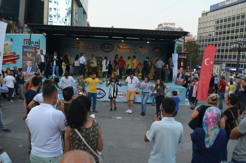 MARAŞ DONDURMASI ANKARALILARI COŞTURDU 10