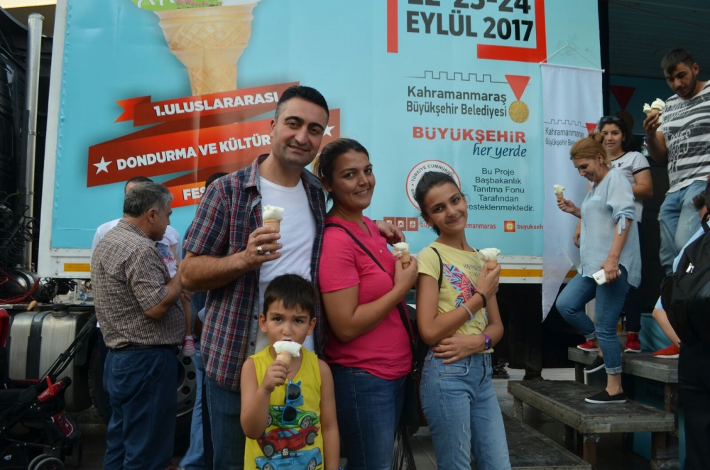 MARAŞ DONDURMASI ANKARALILARI COŞTURDU 17