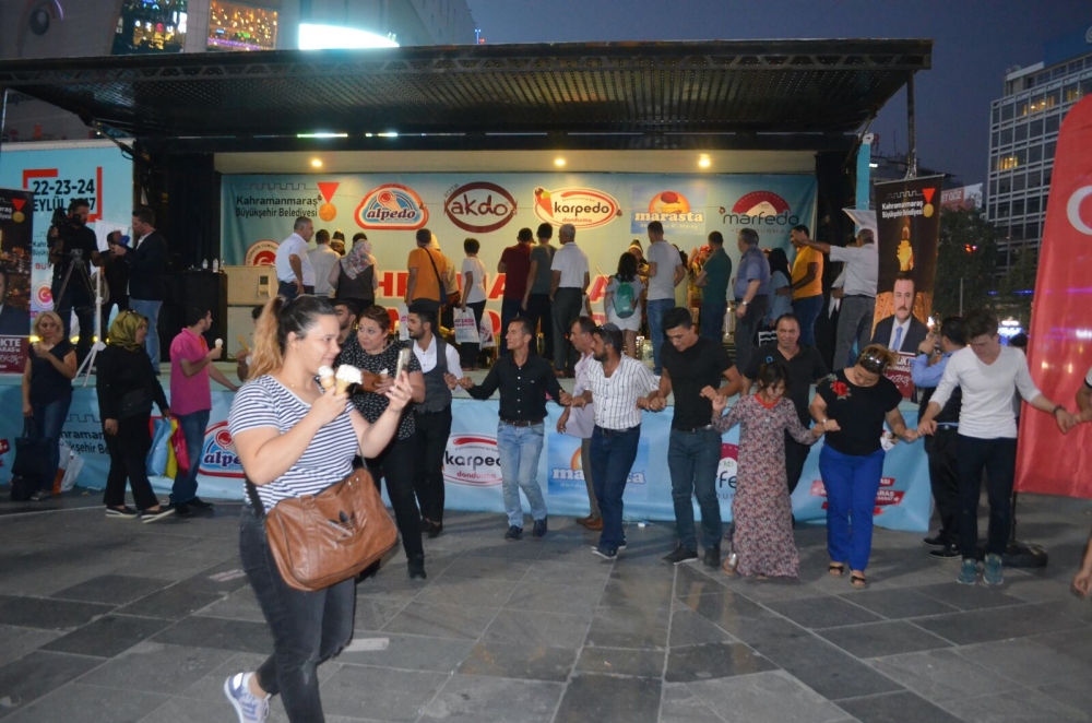 MARAŞ DONDURMASI ANKARALILARI COŞTURDU 3