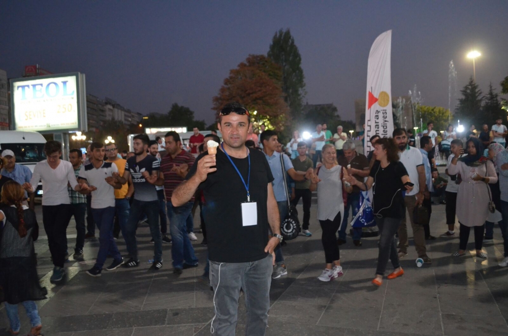 MARAŞ DONDURMASI ANKARALILARI COŞTURDU 4