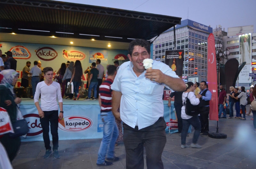 MARAŞ DONDURMASI ANKARALILARI COŞTURDU 5