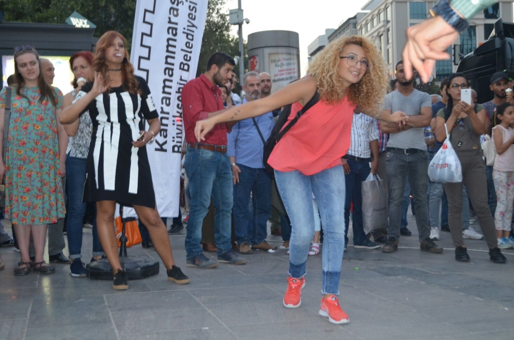 MARAŞ DONDURMASI ANKARALILARI COŞTURDU 9