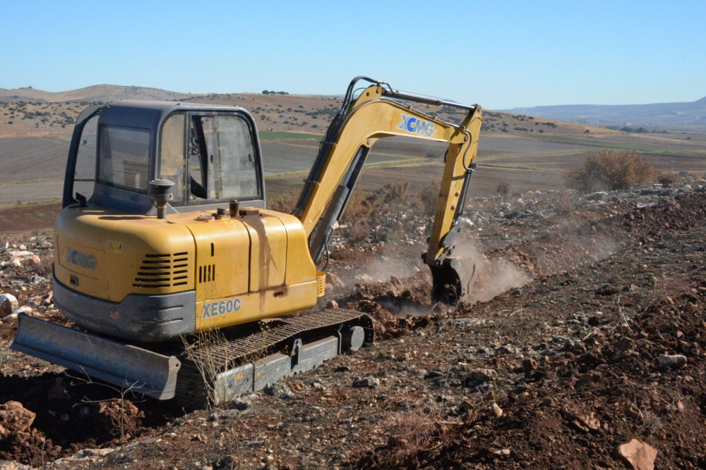 YANAN FİDANLARIN YERİNE BADEM FİDANLARI DİKİLDİ 4