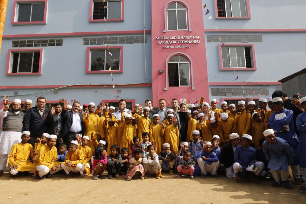 MİLLETVEKİLİ ÇİTİL ARAKANLI MÜSLÜMANLARIN YAŞADIĞI KAMPLARA GİTTİ 2