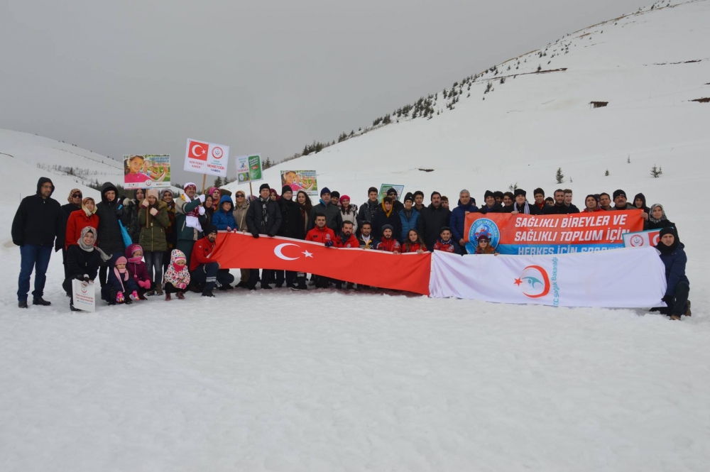 OBEZİTEYE DİKKAT ÇEKMEK İÇİN YEDİKUYULARA TIRMANDILAR 1