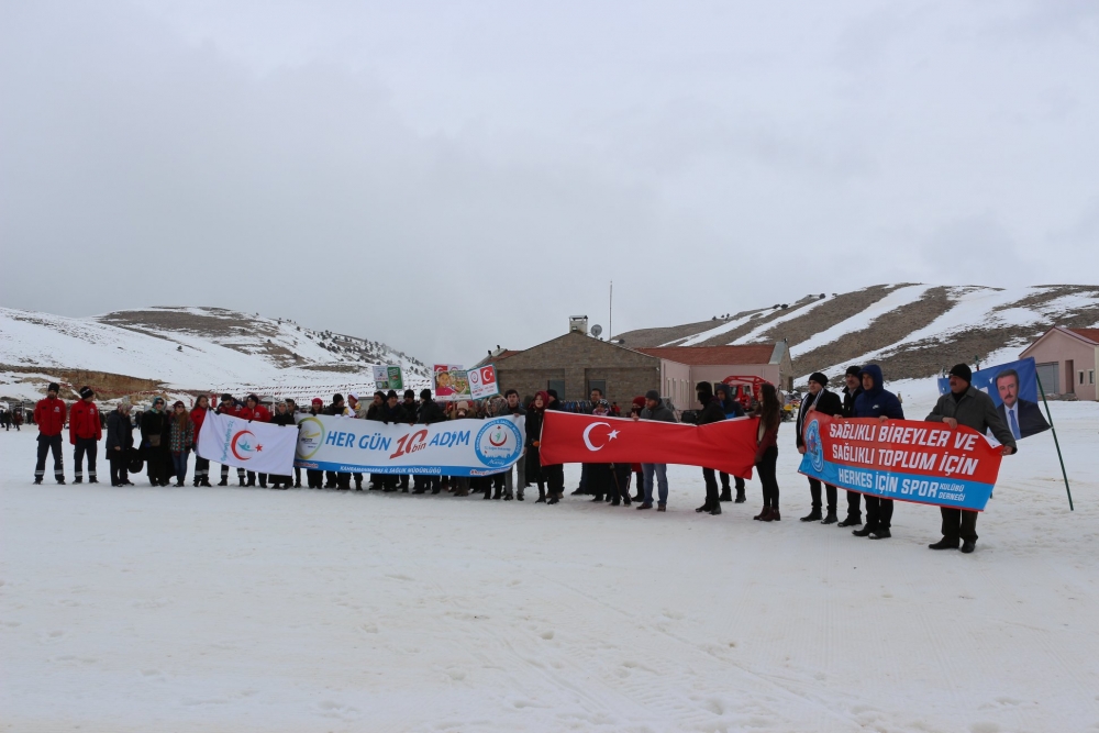 OBEZİTEYE DİKKAT ÇEKMEK İÇİN YEDİKUYULARA TIRMANDILAR 3
