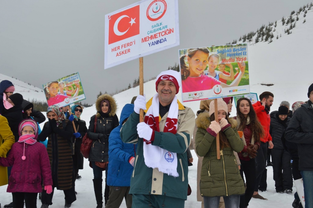 OBEZİTEYE DİKKAT ÇEKMEK İÇİN YEDİKUYULARA TIRMANDILAR 7