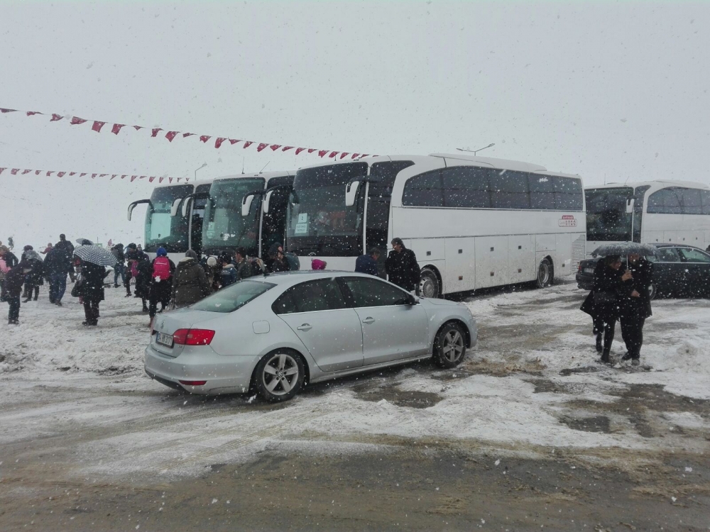 YEDİKUYULAR KAYAK MERKEZİNE ZİYARETÇİ AKINI 2