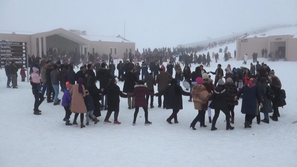 YEDİKUYULAR KAYAK MERKEZİNE ZİYARETÇİ AKINI 4