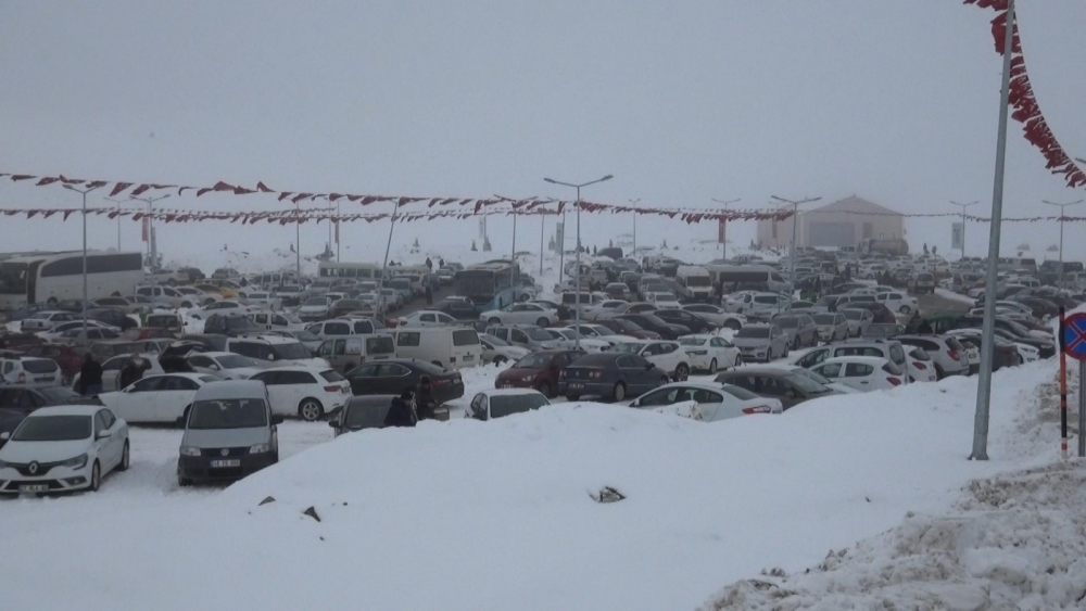 YEDİKUYULAR KAYAK MERKEZİNE ZİYARETÇİ AKINI 5