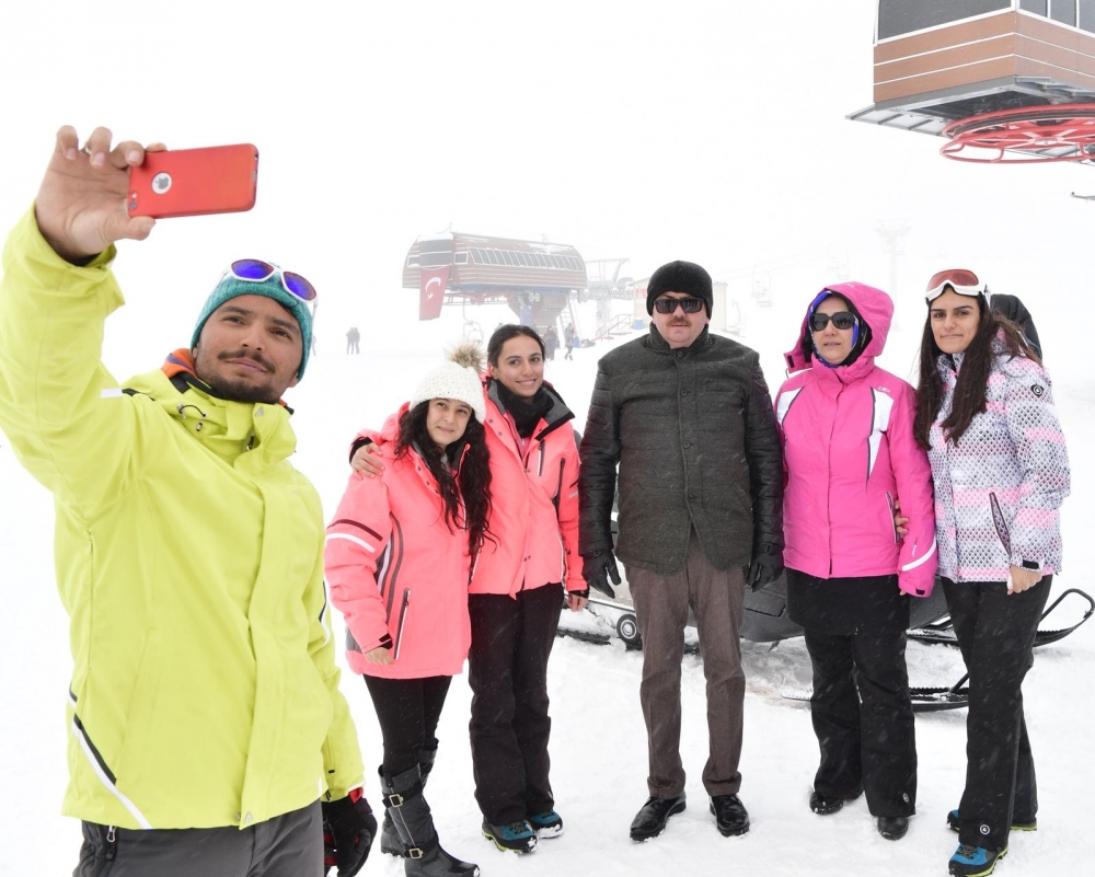 YEDİKUYULAR KAYAK MERKEZİNE ZİYARETÇİ AKINI 8