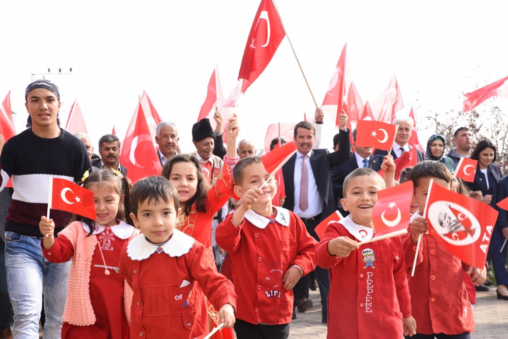 253 BİN İLMEKLE BAYRAK ÖRDÜLER 13