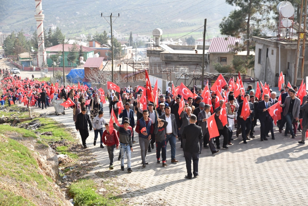 253 BİN İLMEKLE BAYRAK ÖRDÜLER 15