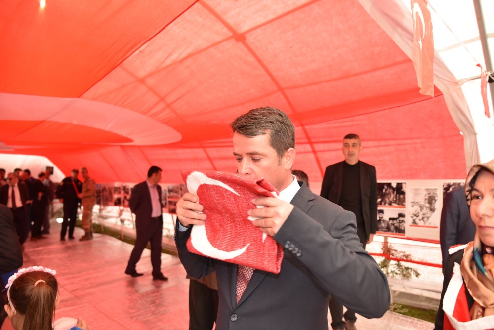 253 BİN İLMEKLE BAYRAK ÖRDÜLER 20