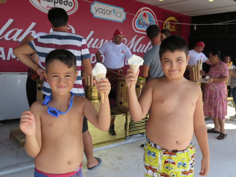 Dondurma Tırı KKTC’de Gönülleri Fethetti 9