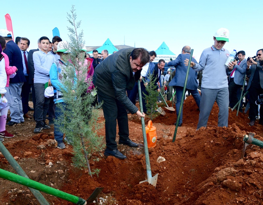 On Binlerce Fidan Toprakla Buluştu 11