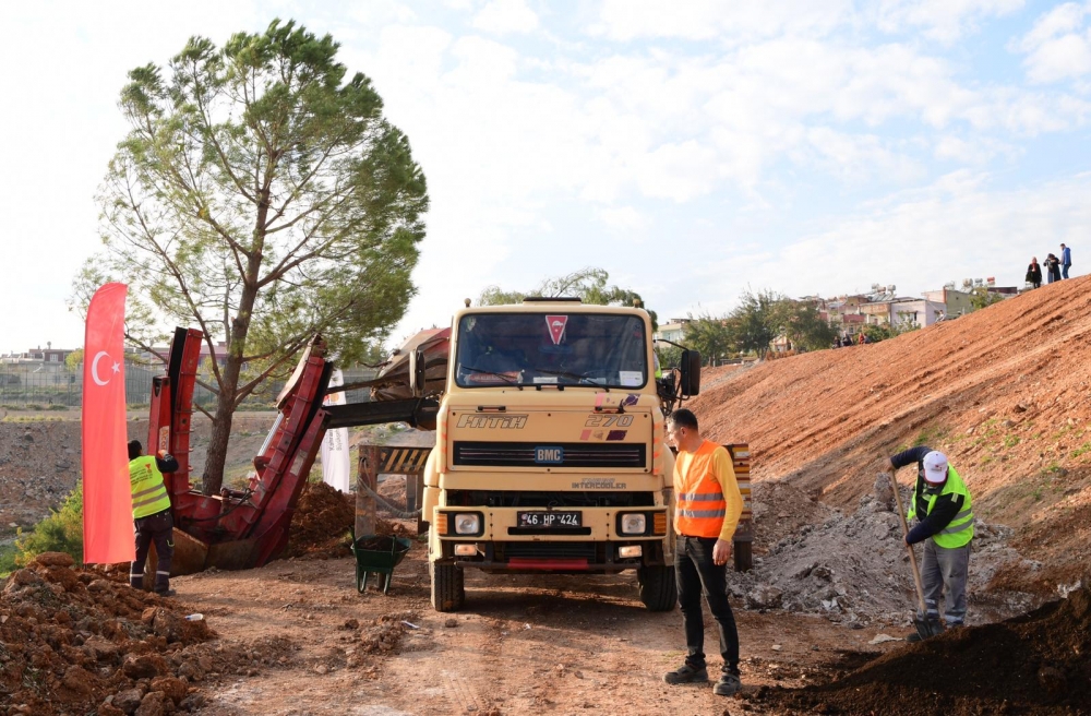 Senem Ayşe Millet Bahçesi için kollar sıvandı 12
