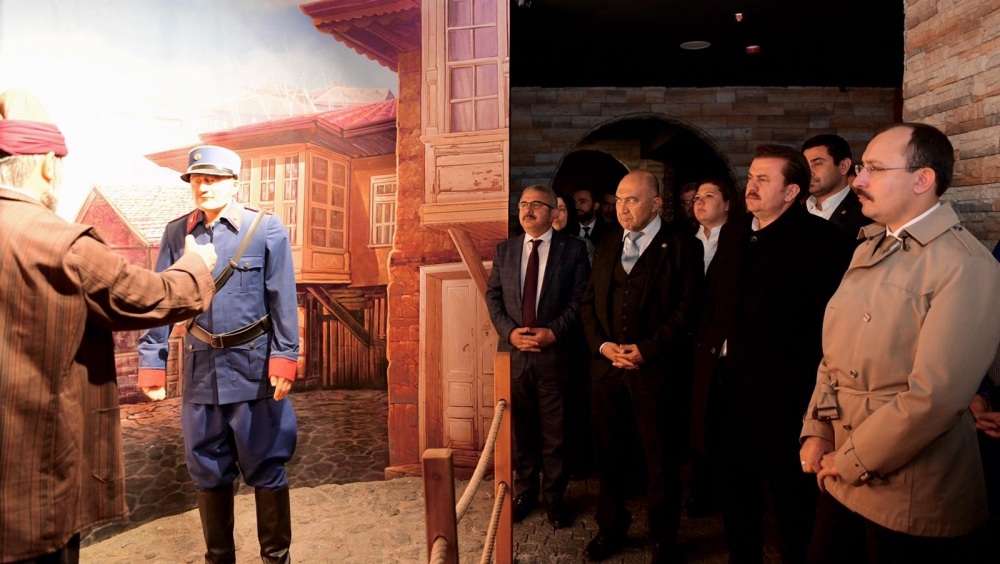 Başkan Erkoç Yaptığı Hizmetleri Bizzat Gösterdi 16