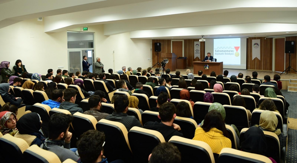 Başkan Erkoç, Pazarcık MYO'da Yerel Yönetimler Öğrencileriyle bir araya 14