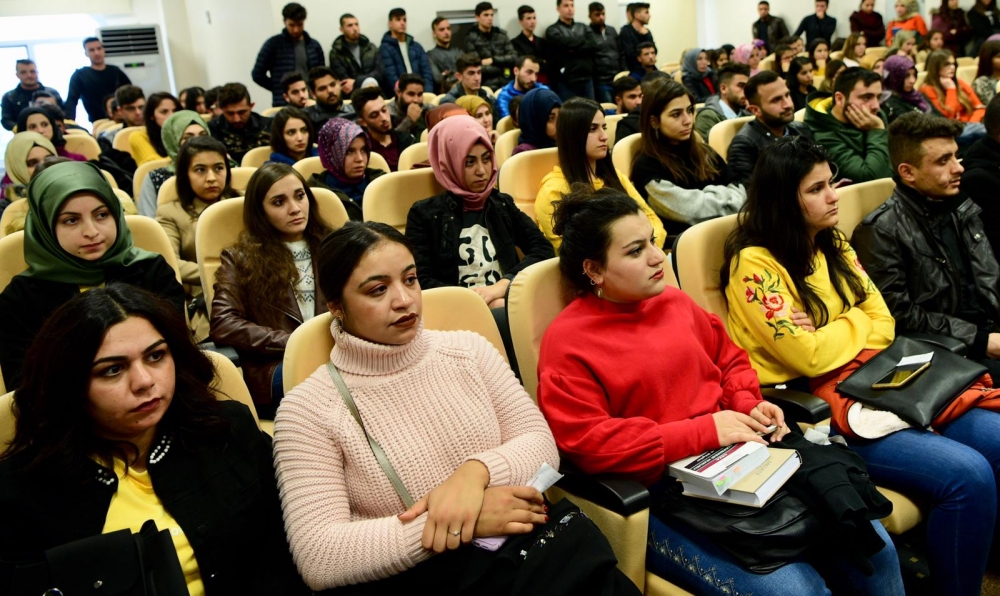 Başkan Erkoç, Pazarcık MYO'da Yerel Yönetimler Öğrencileriyle bir araya 15