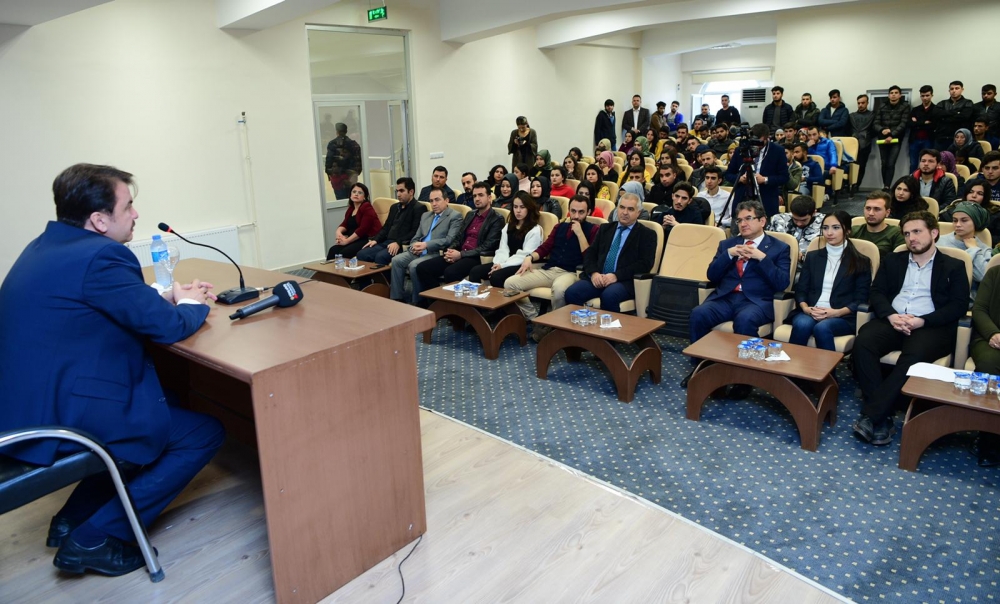 Başkan Erkoç, Pazarcık MYO'da Yerel Yönetimler Öğrencileriyle bir araya 16