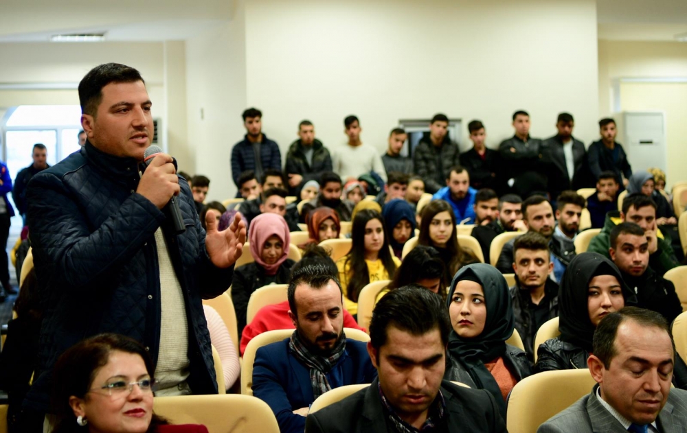 Başkan Erkoç, Pazarcık MYO'da Yerel Yönetimler Öğrencileriyle bir araya 17