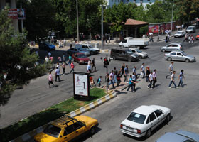 ARAÇLAR VE YAYALAR İÇ İÇE 1