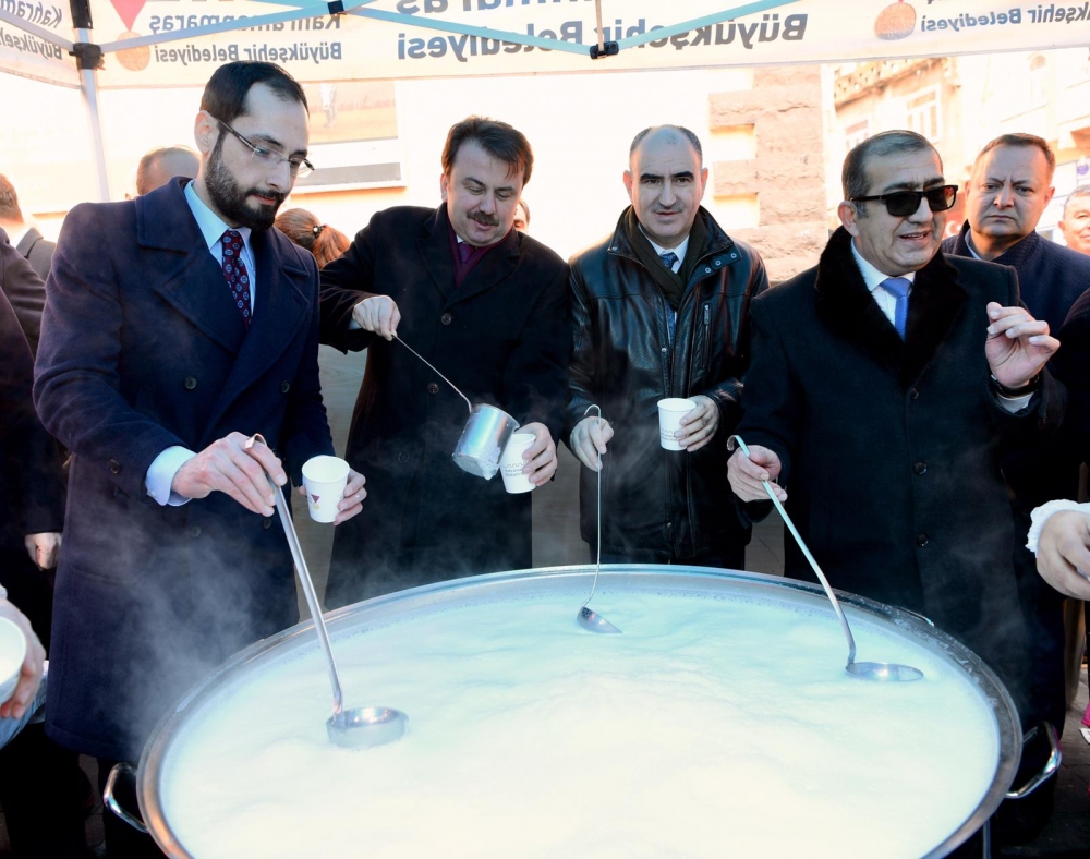 Sütçü İmam Olayı canlandırılarak süt ikramında bulunuldu 7