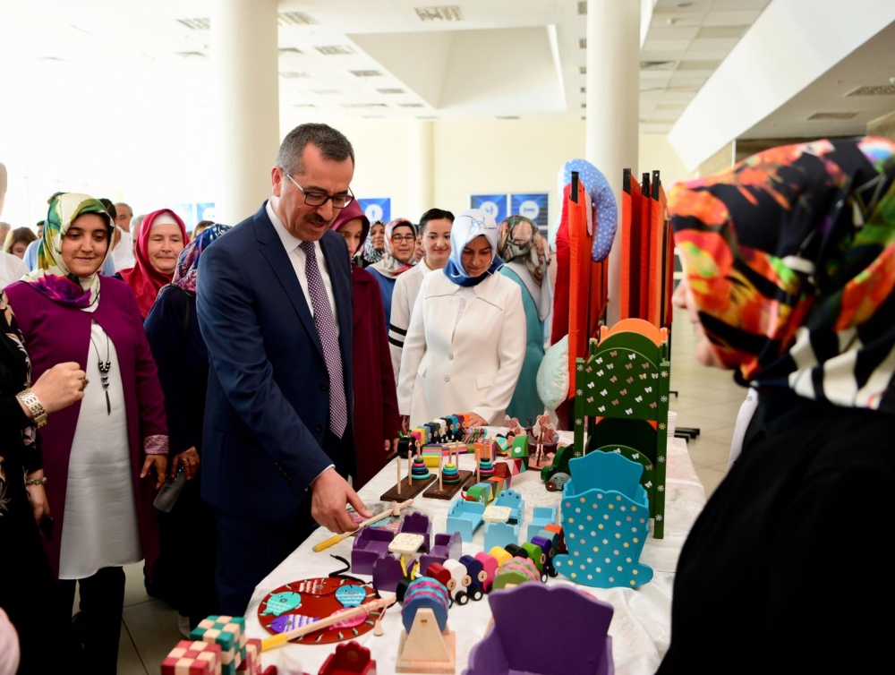 KAMEK’in el emeği göz nuru ürünleri sergilendi 3