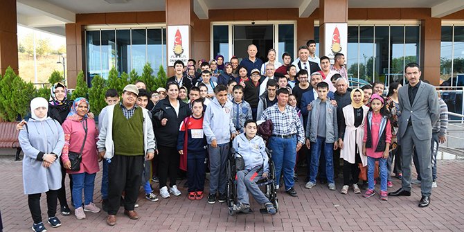 Başkan Mahçiçek özel öğrencilerle kahvaltıda buluştu