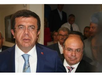 Bakan Zeybekçi Saldırıya Uğrayan Akp Meclis Üyesini Ziyaret Etti