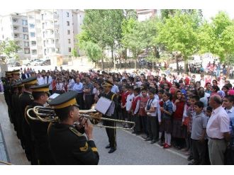 8. Kolordu Komtanlığı Öğrencilere Konser Vermeye Devam Ediyor