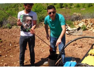 Su Ararken Petrol Buldu
