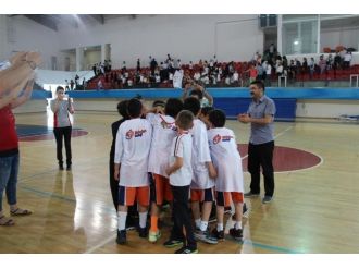 Tekden Koleji Minik Basketbol Takımı Kayseri Şampiyonu