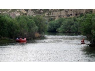 Nehre Düşen Çocuk Hayatını Kaybetti
