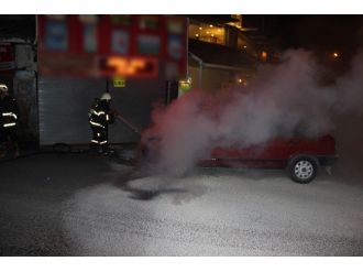 Seyir Halindeki Otomobil Alev Alev Yandı