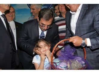 Bakan Güllüce Feshane’de Kastamonu Günleri Esnafını Ziyaret Etti