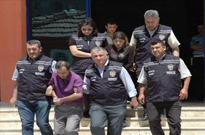 Kardeş katili ve erkek arkadaşı yakalandı 