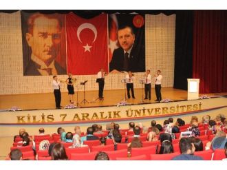 Üniversitede Mezuniyet Sevinci