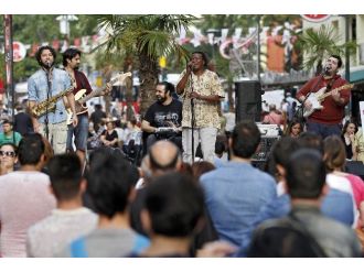 İzmirliler Alsancak’ta Buluştu