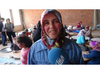 Cami Yararına Gözleme Yaparak Sattılar