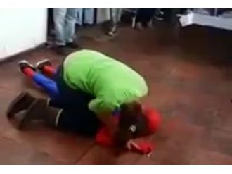 Örümcek Adam Bu Hallere Düştü