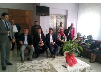 Şürkü Nazlı Ve İshak Gazel Huzurevini Ziyaret Etti