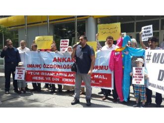 İnanç Özgürlüğü Platformu Sisi’ye Palyaço Kıyafeti Gönderdi