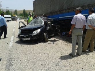 Otomobil Tır’ın Altına Girdi: 8 Yaralı