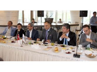 Agiad, Adayları Dinledi