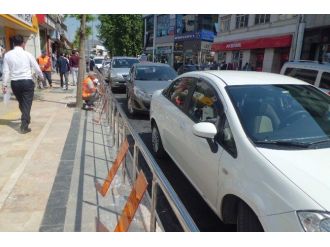 İstanbul Caddesi Yaya Korkulukları Bakıma Alındı